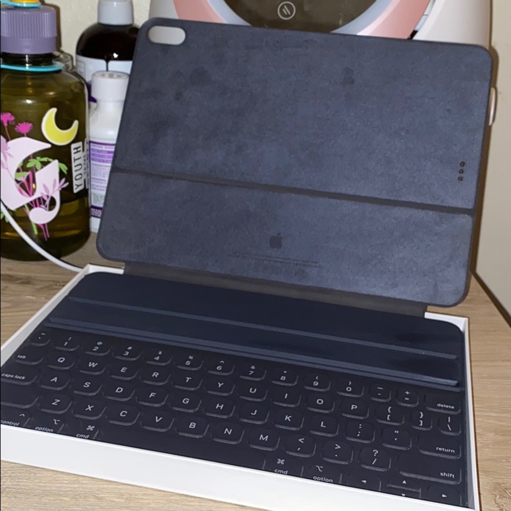 Smart Keyboard Folio (for 11-inch Ipad pro)